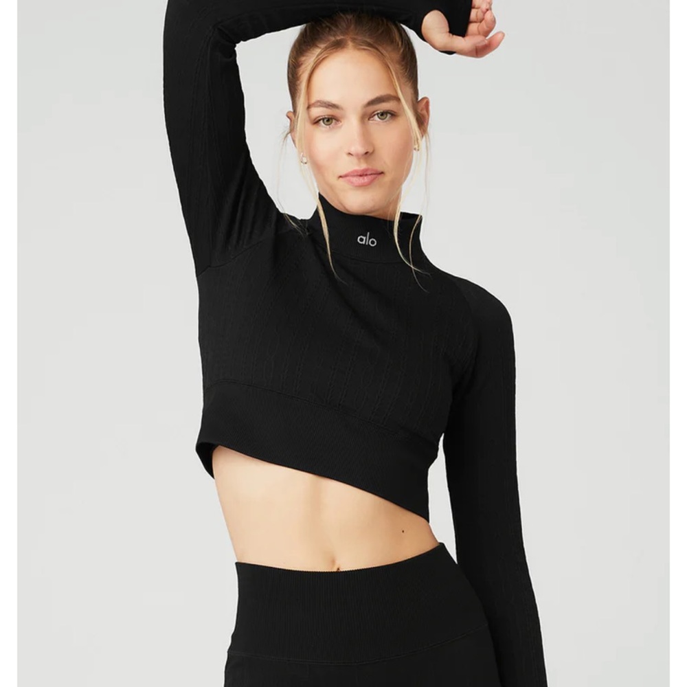 Never worn. Alo Yoga Seamless Cable Knit Long Sleeve Mock Neck Textured